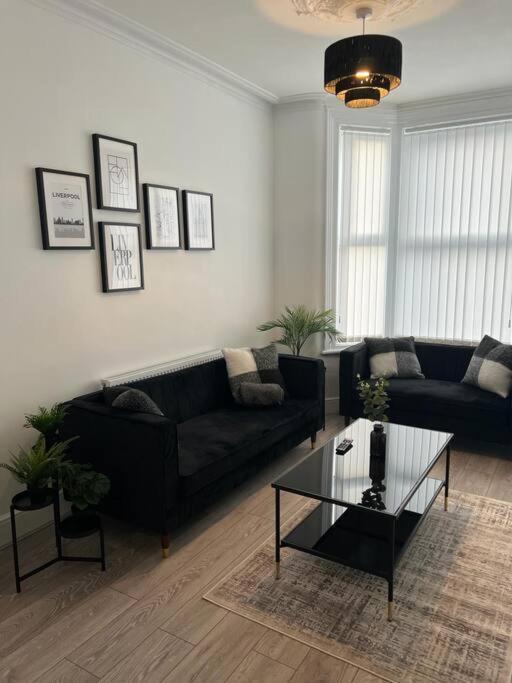Beautiful Anfield Family Home リヴァプール エクステリア 写真