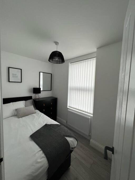 Beautiful Anfield Family Home リヴァプール エクステリア 写真