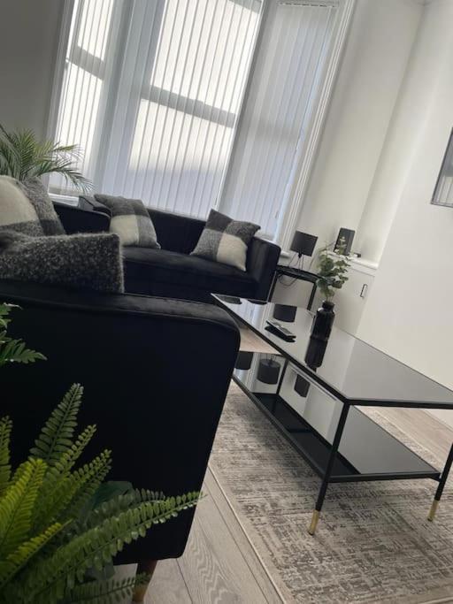 Beautiful Anfield Family Home リヴァプール エクステリア 写真