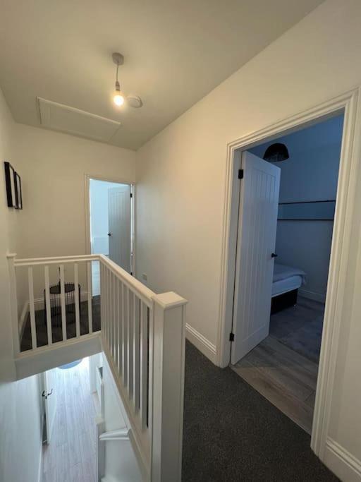 Beautiful Anfield Family Home リヴァプール エクステリア 写真