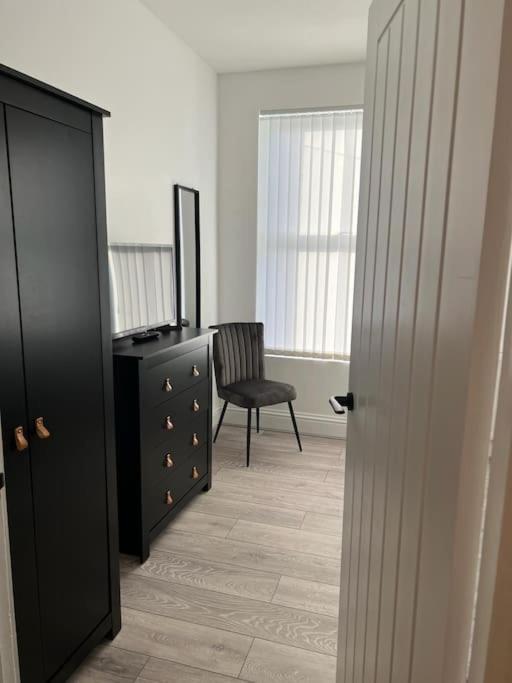 Beautiful Anfield Family Home リヴァプール エクステリア 写真